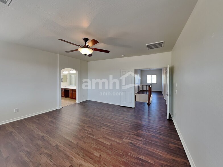 Building Photo - 16103 W Shangri La Rd