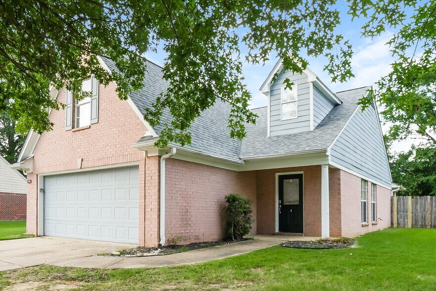 Building Photo - 10678 Pecan Meadow Dr N
