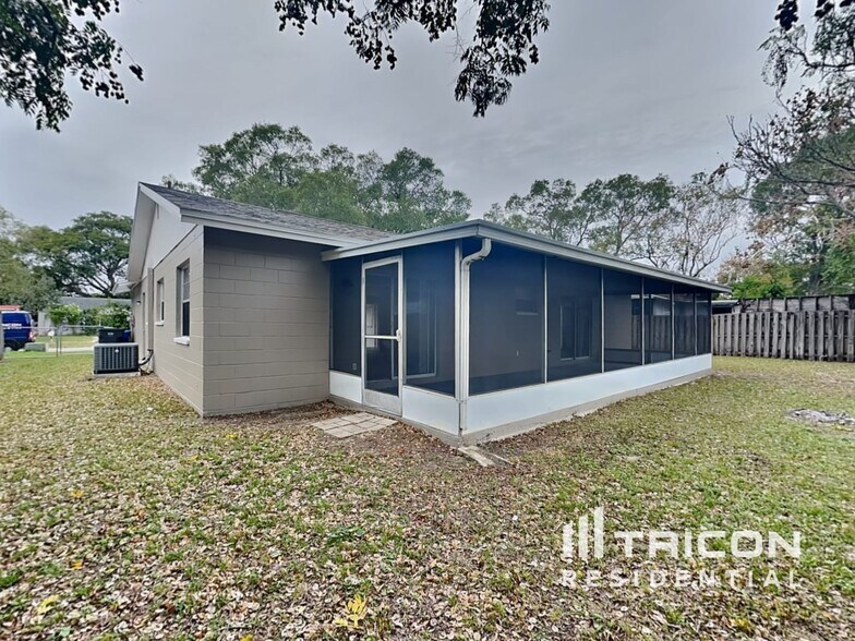 Building Photo - 405 Silver Hill Dr