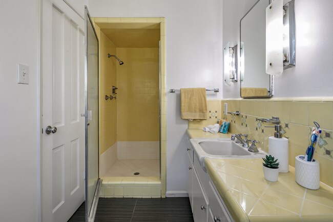 Building Photo - 19471 Rosita St