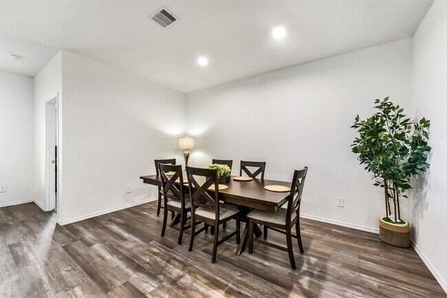 Building Photo - 3041 Emerald Ocean Dr