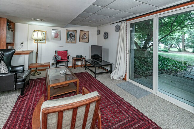 Building Photo - 30 Laurel Wood Dr