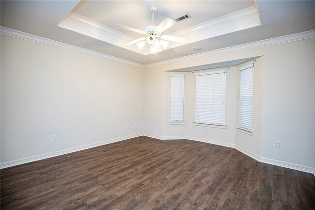 Building Photo - 908 SW Cheyenne Dr