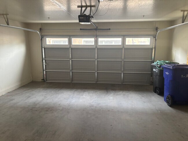 Building Photo - Prime Gilbert 3 Bedroom/2.5 bath 1st floor bonus room, 3 community pool's