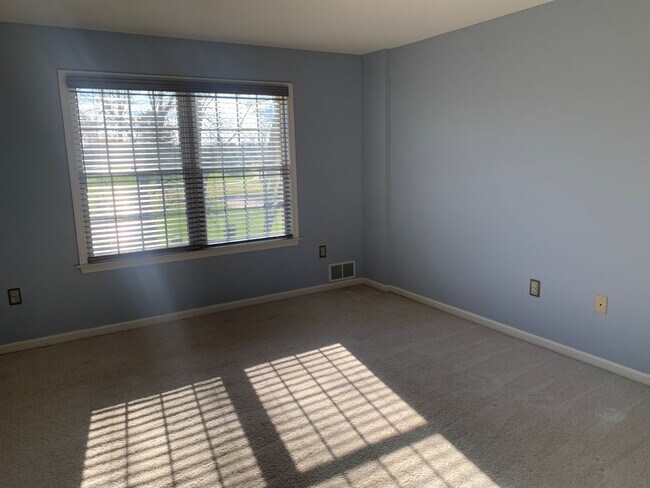 Building Photo - PARKLAND SCHOOLS- FOUR BEDROOM HOUSE compl...