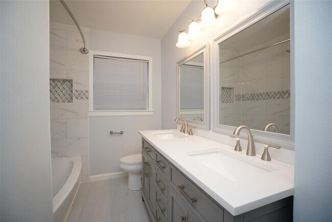Building Photo - 4145 Sarong Dr