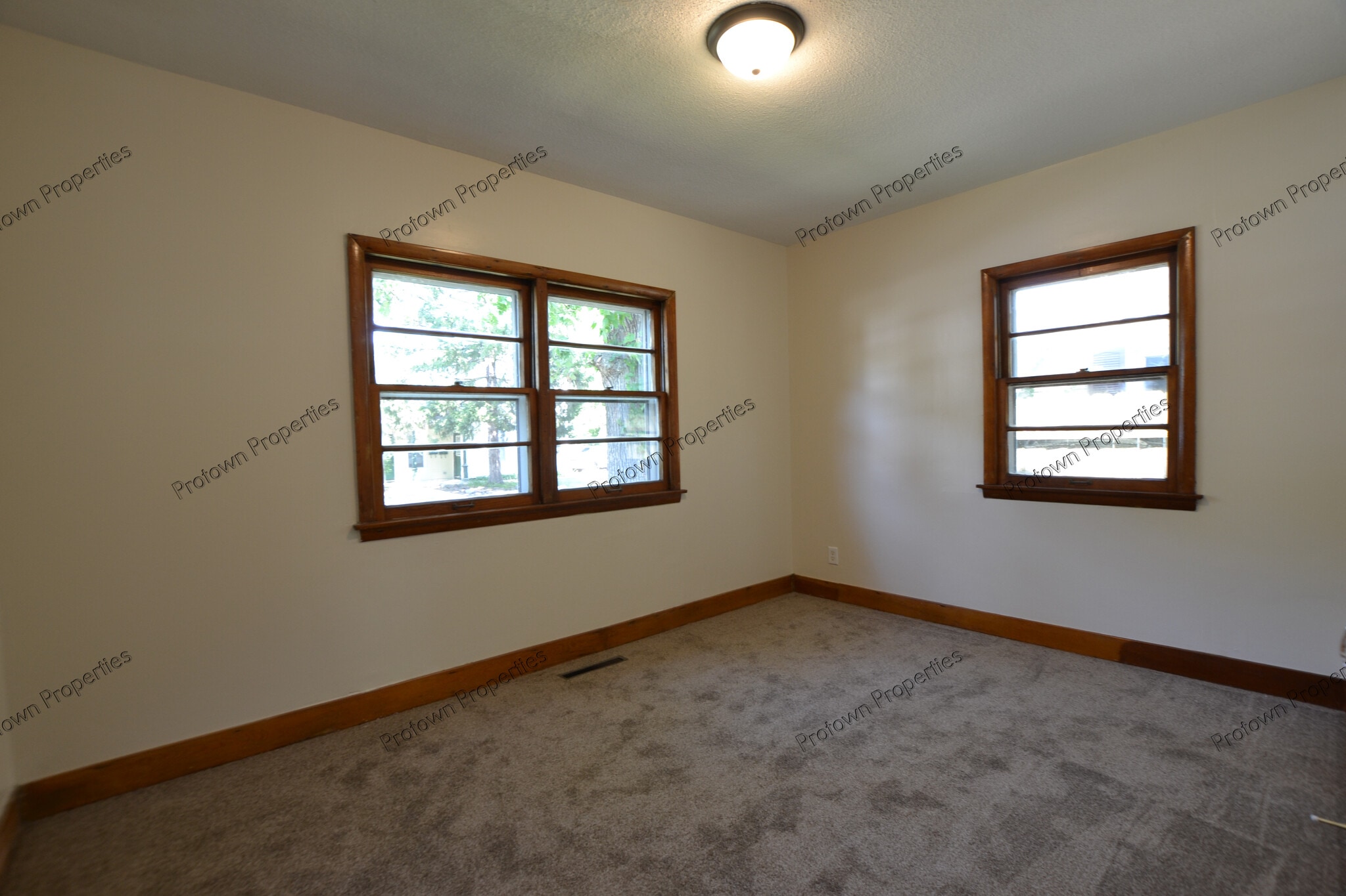 Building Photo - 617 E Baltimore St