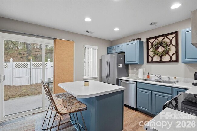 Building Photo - 12350 Hennigan Pl Ln