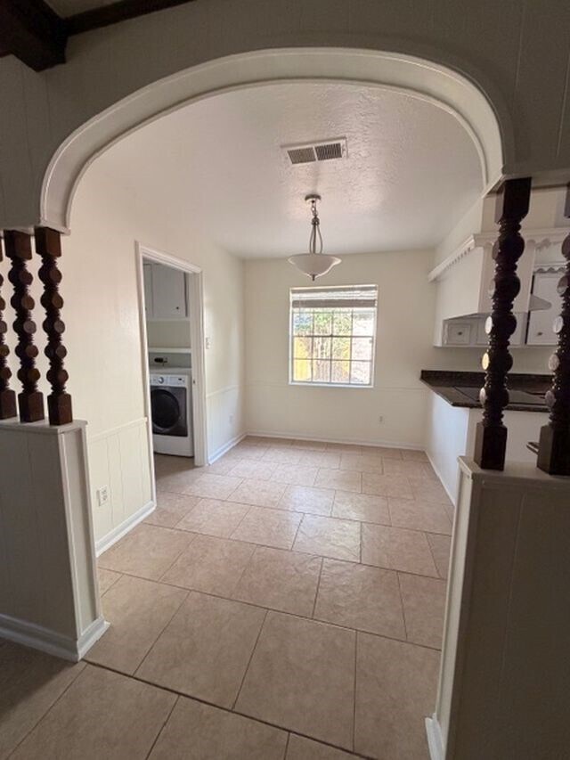 Building Photo - 2807 Kenross St