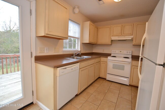 Building Photo - 805 Huff Dr