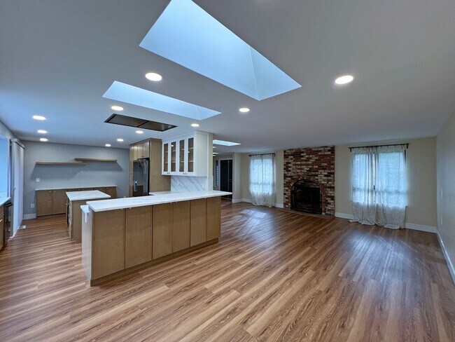 Building Photo - Gorgeous 3 Bedroom 2 Bath Home in Desirable Fairwood, Renton