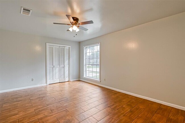 Building Photo - 1801 Laurel Oaks Dr