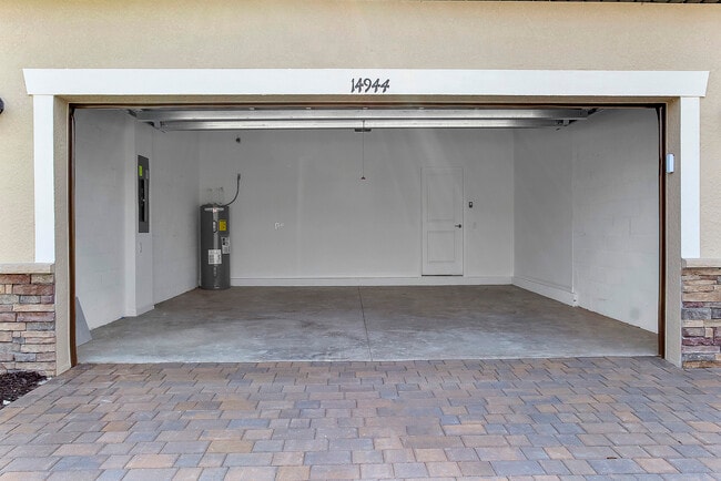 Building Photo - 14848 Portico Blvd