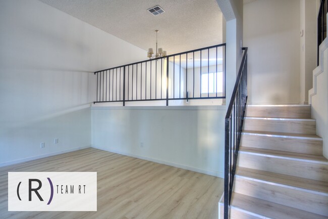 Building Photo - A Newly Renovated Contemporary Condo in Gl...