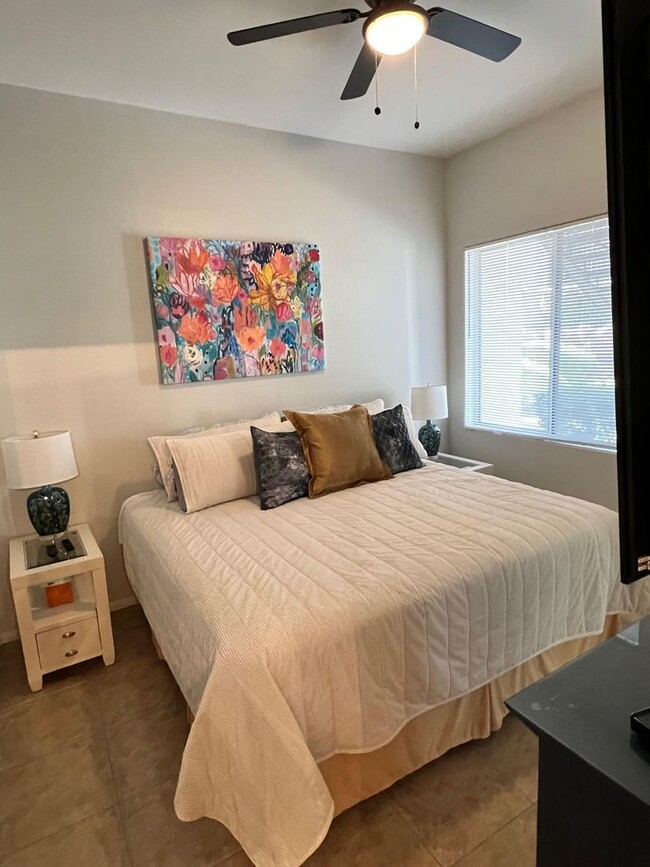 Building Photo - Fully Furnished 2 bedroom condo w/ mountai...