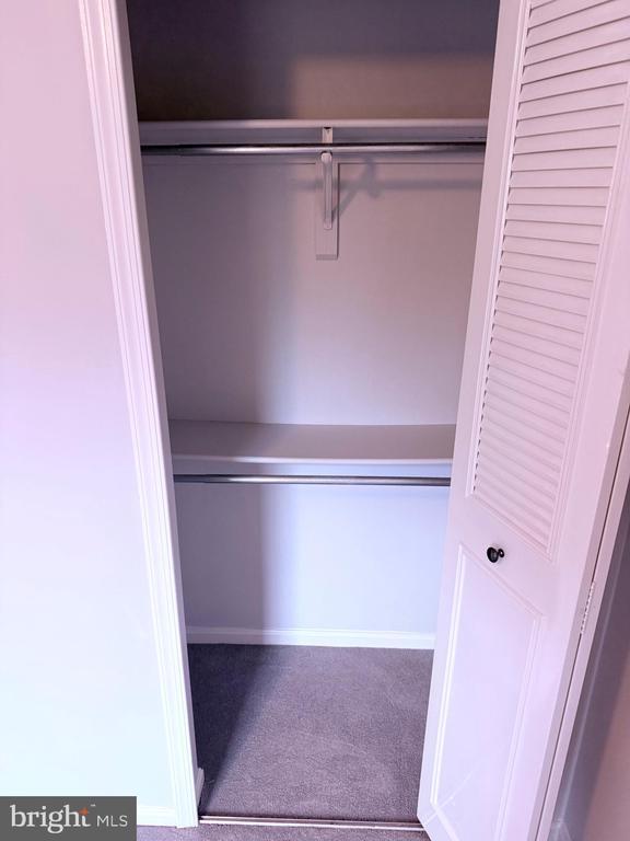 Building Photo - 8625 Point of Woods Dr