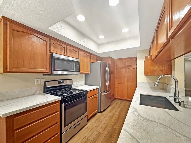 Primary Photo - Great 2 bed/2bath condo w/AC, detached garage, and solar!