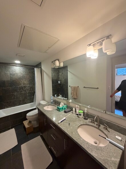 Master bath - 361 Robinson St