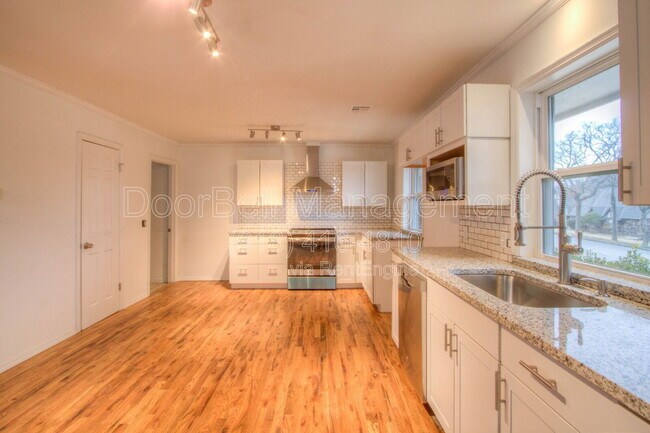 Building Photo - 7217 S Columbia Ave