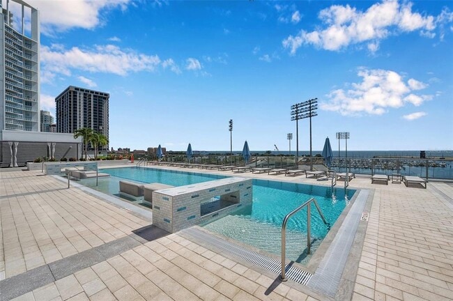 Building Photo - 301 1st St S