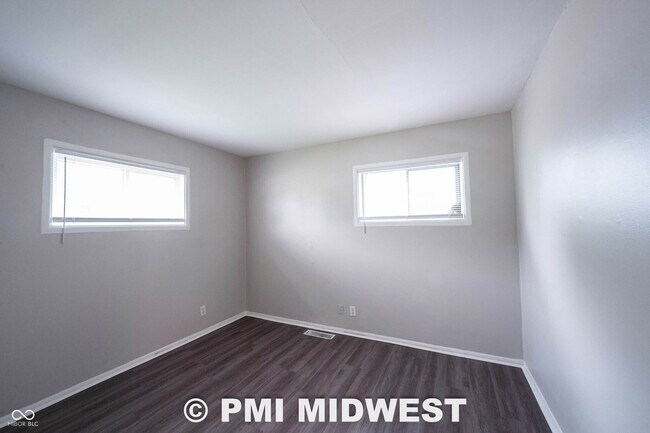 Building Photo - 4939 Katherine Dr