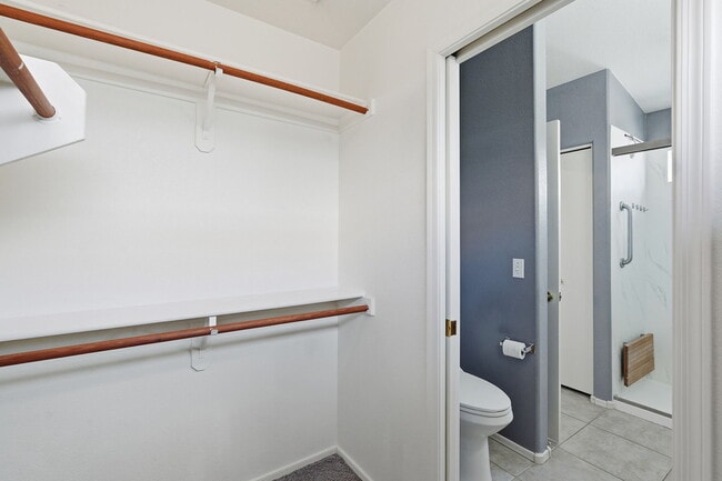 Building Photo - 542 N Palo Verde