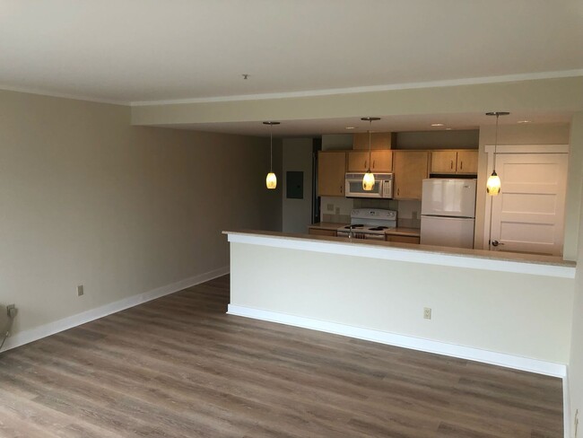 Building Photo - Ground Floor 1 Bedroom 1 Bath  Condo