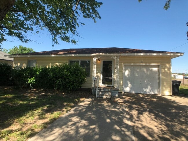 Primary Photo - 2230 N Meadowbrook Dr