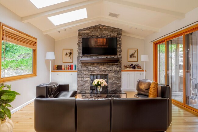 Building Photo - 7725 SW Miner Way