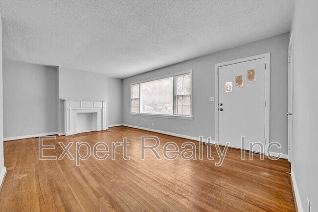 Building Photo - 920 Parkway Dr