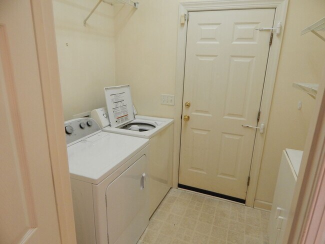 Building Photo - 4315 Stratton Village Ln
