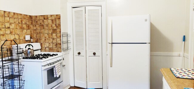 Kitchen - 2508 E 124th St
