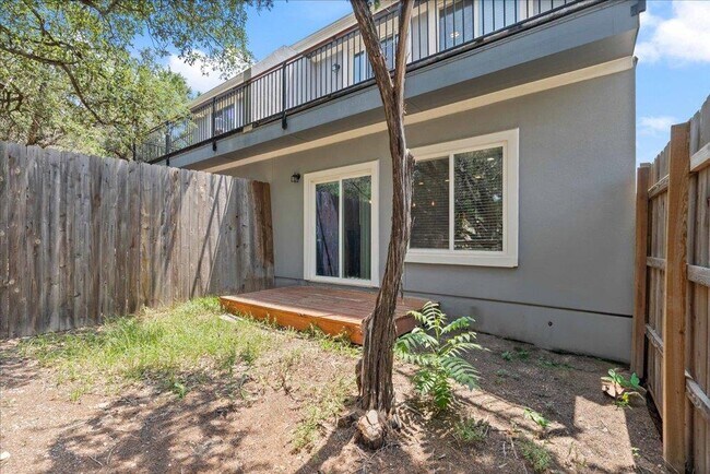 Building Photo - 5800 Clubhouse Dr