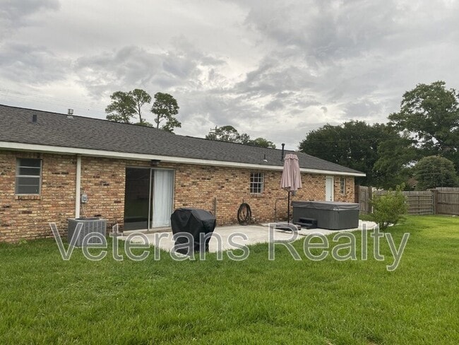 Building Photo - 2411 Sunkist Country Club Rd