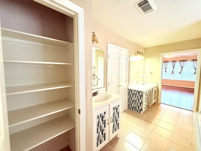 Building Photo - 8514 Spotslyvania Ln