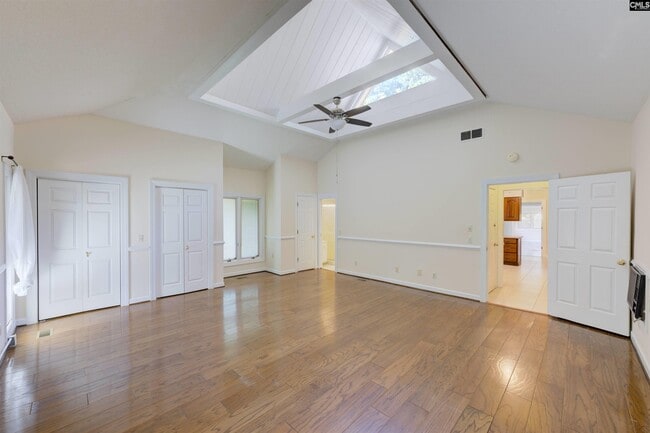 Building Photo - 9 Fairway Ln