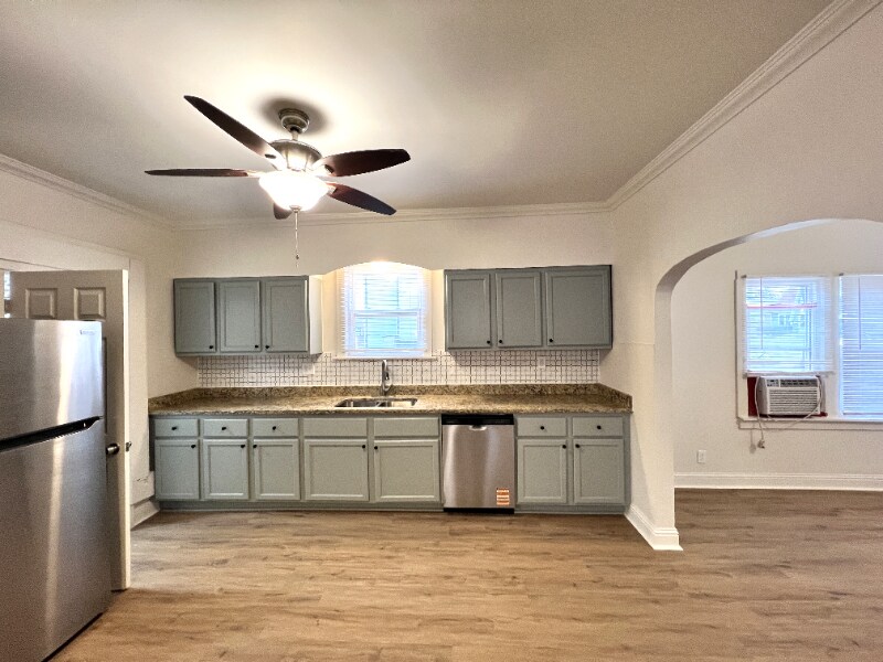 Building Photo - 3323 Halsted St