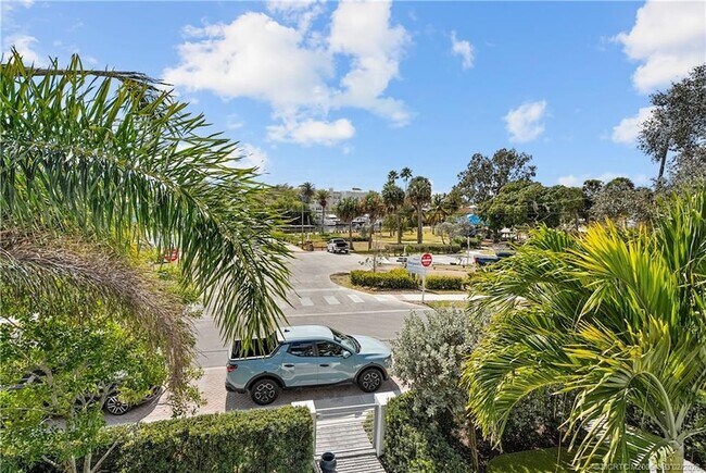 Building Photo - 521 SW Ocean Blvd