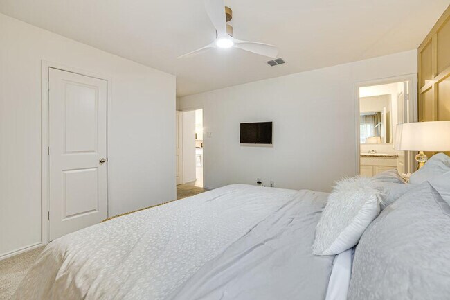 Building Photo - 1759 Round House Ln