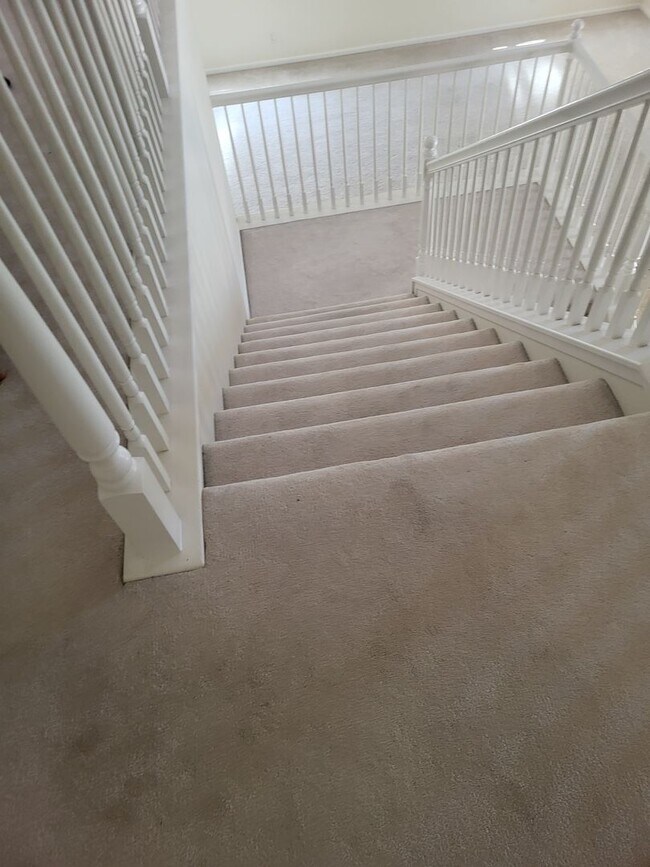 Building Photo - 5049 Pine Lake Ct