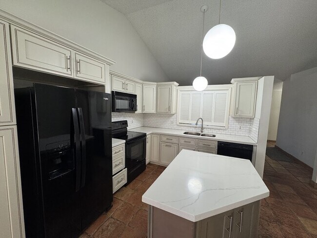 Building Photo - North Phoenix 2 bedroom Duplex