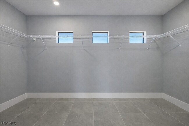 Building Photo - 224 SE 13th Terrace