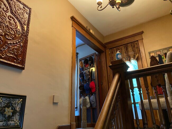 Building Photo - 42 Elmview Pl
