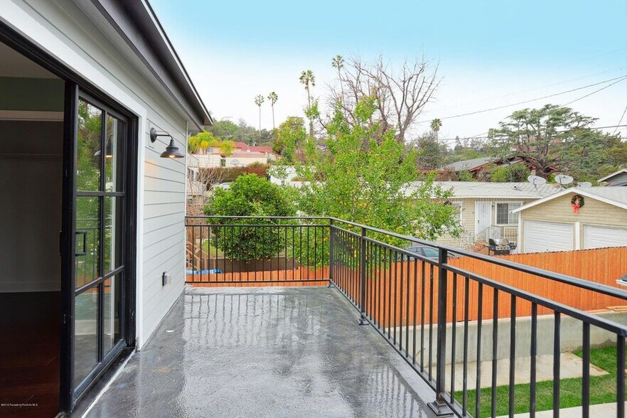 Building Photo - 2409 Langdale Ave