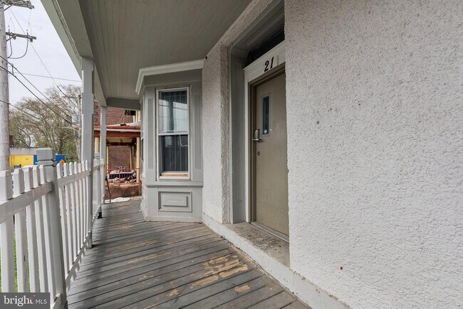 Building Photo - 21 E Price St