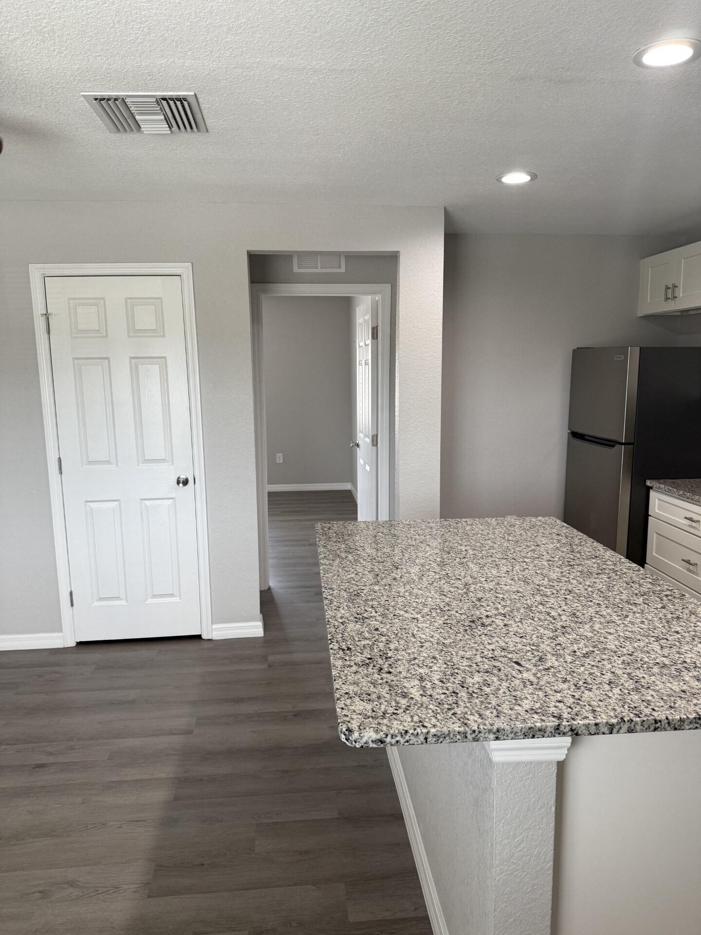 Building Photo - 1925 Avenue O SW