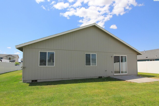 Building Photo - 3 Bed/2 Bath Rambler in West Pasco