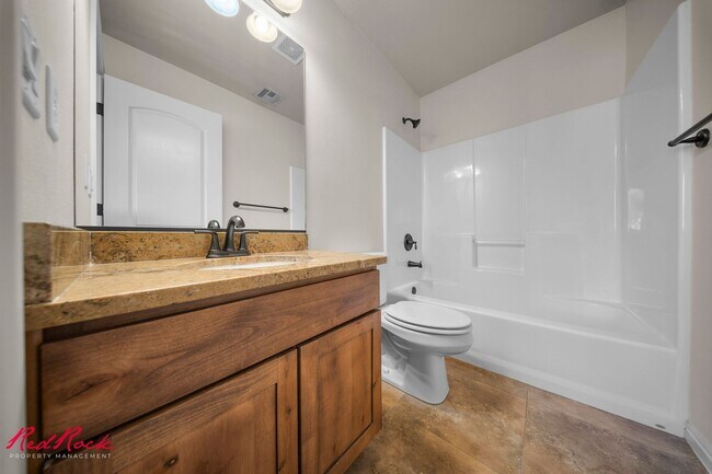 Building Photo - Adorable 3 Bedroom End Unit Townhome!