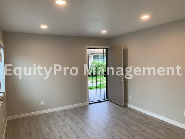Building Photo - 7043 Pickering Ave