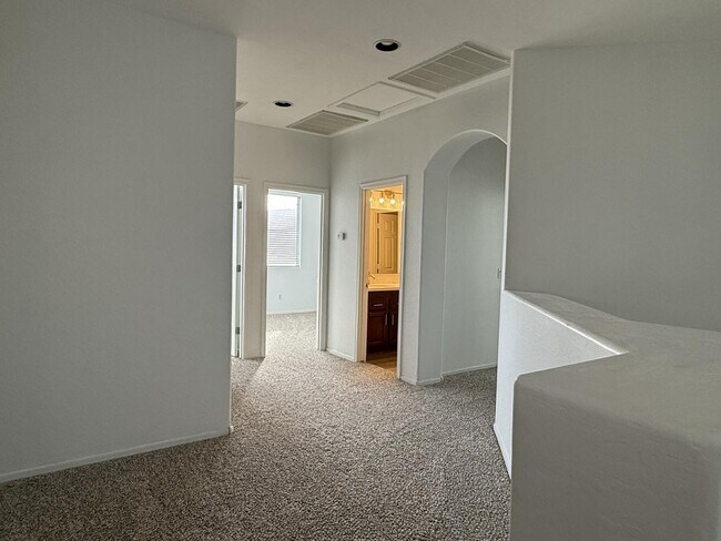 Building Photo - 1235 E Julian Dr